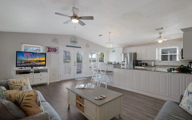 Canario  3 Bedroom Home by RedAwning