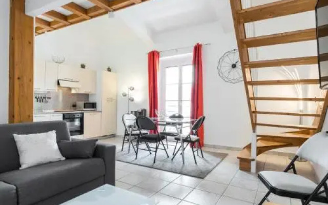 Massena Square - 1 Bdr Duplex With Ac