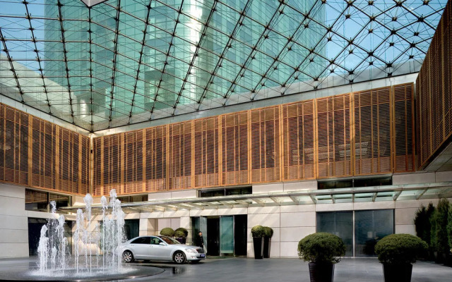 Financial International Street