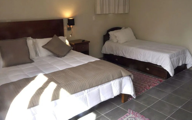 Alevines Playa el Emir Hostel & Suites