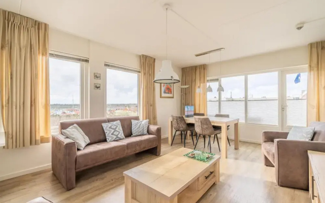 4-person Apartment With Island View