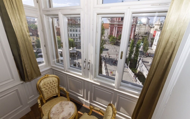 Filip Palace Luxurious Apartment