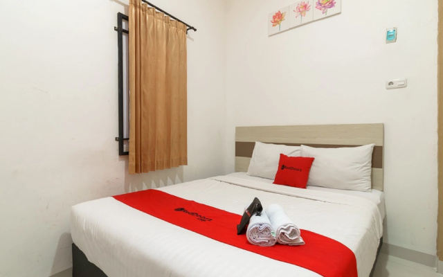 RedDoorz near Palembang Trade Center