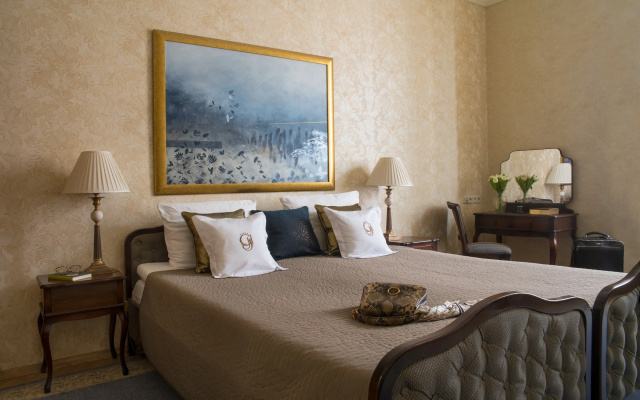 Grand Hotel