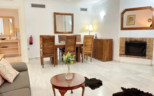 Easy Parking Poolside 2 Bedroom F-5