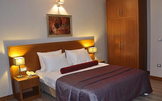 Dragos Island Hotel