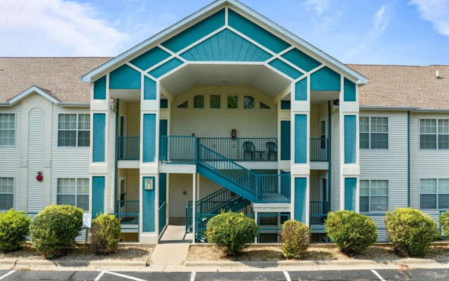Nature's Mix 2 Bedroom Condo by RedAwning
