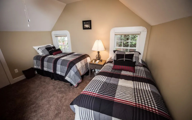 Villa on Meridian - Carriage House
