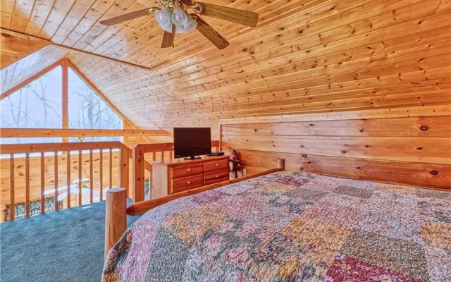 Hummingbird Hideaway - One Bedroom Cabin