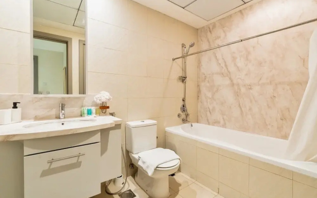 Luxurious 1B With Opera & fountains views