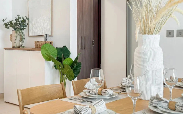 HiGuests - Azure Residences