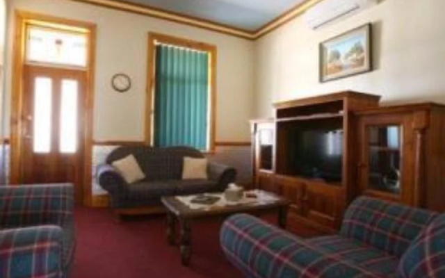 Jadan Cottages