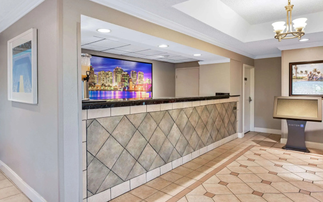 La Quinta Inn by Wyndham West Palm Beach - Florida Turnpike