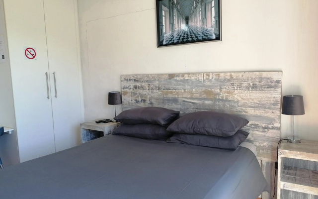 Gugu's Private and Cosy Guest Studio 4
