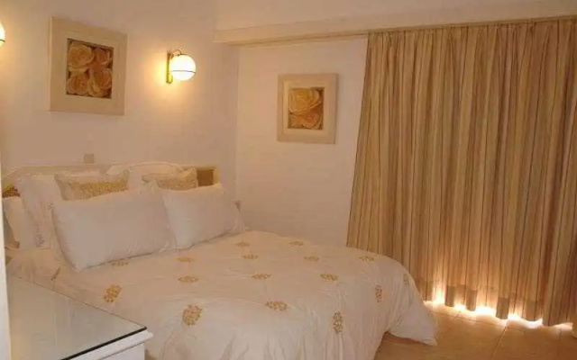 Moura Golf Village