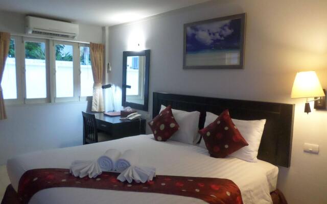 Отель Nautical Inn вид на фасад