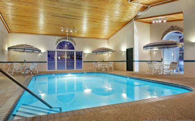 Country Inn and Suites Dubuque