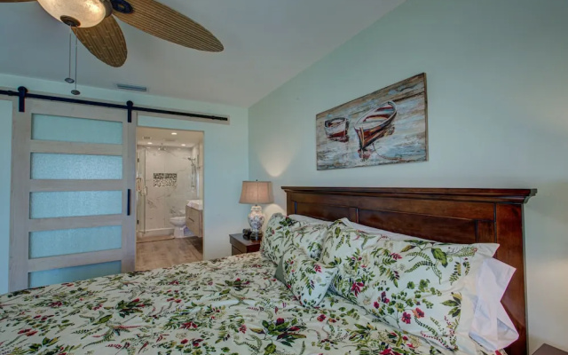 Beach Palms 5B by Anna Maria