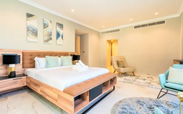 Luxurious 5 Bedroom Duplex with terrace & sea view