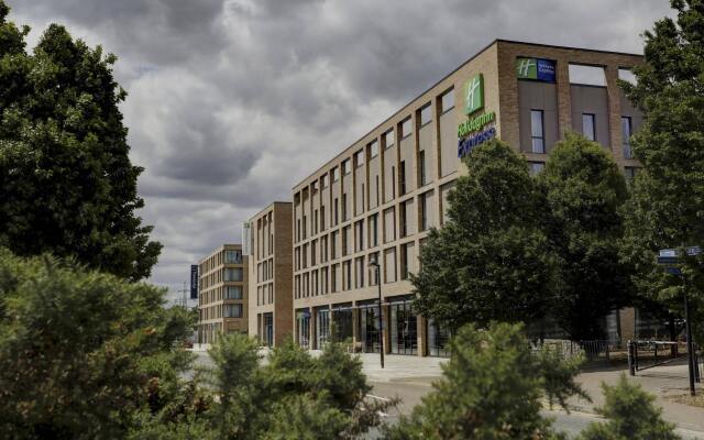 Отель Holiday Inn Express London - ExCeL вид на фасад