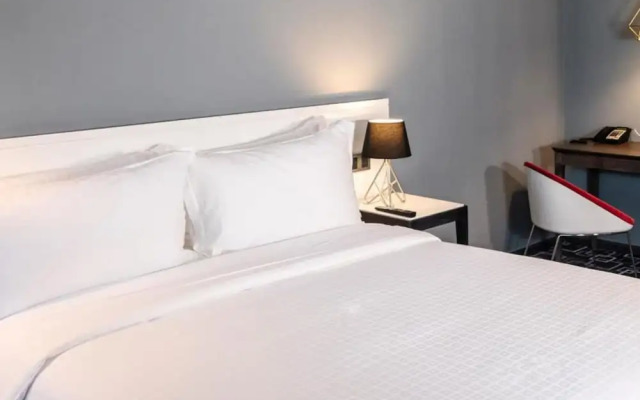 Trademark Hotel, Terrace King Twin Room in Nairobi No005