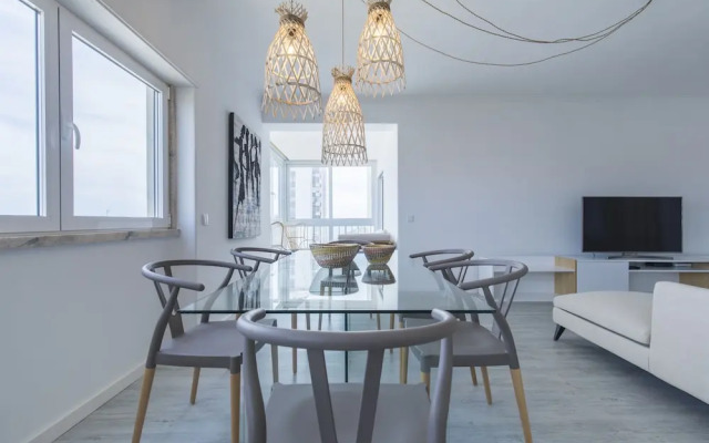 Luxurious Seaview Apartment in Estoril
