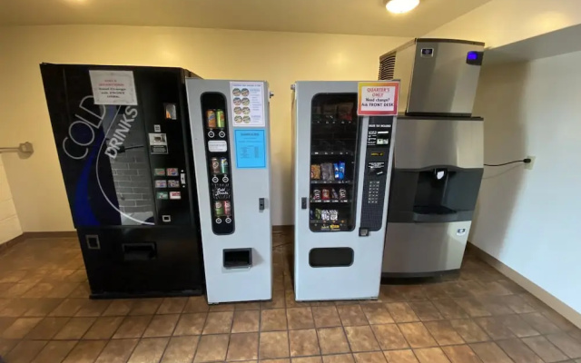 DAYS INN WAUSAU/NORTH/I-52 (Motel 6 Wausau)