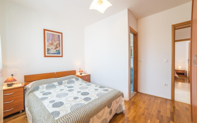Apartments Silva 469