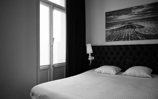 Le Parisien Hotel Bistro