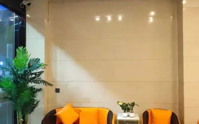 Home Inn Huayi Select Hotel (Shangrao Yanshan Hekou Town Jiuyang Avenue)