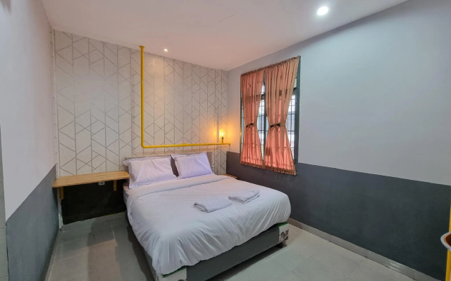 OYO 90874 Millenium Inn 2