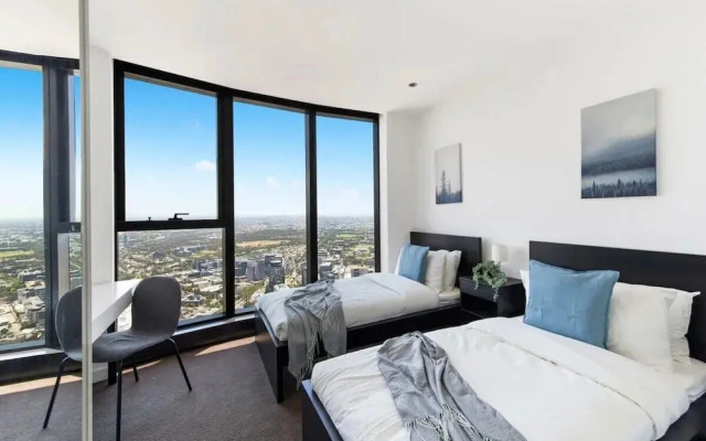 Lovely 3BR Apt With Panoramic Views, Free Parking