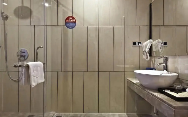 Platinum Crystal Hotel