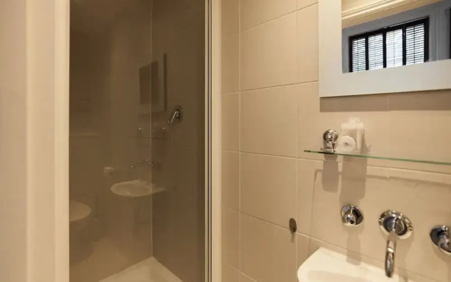 Hampstead Parkside Apartment