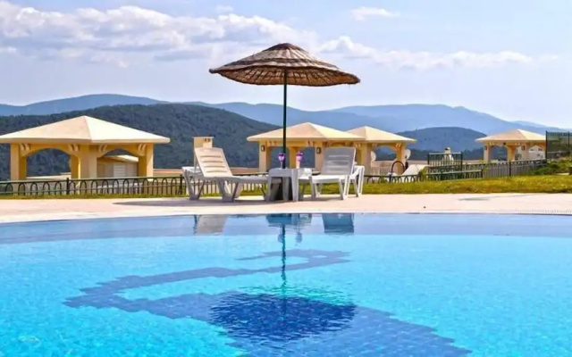 Apartment 1 Bedroom Lake View 1 by Likya Global