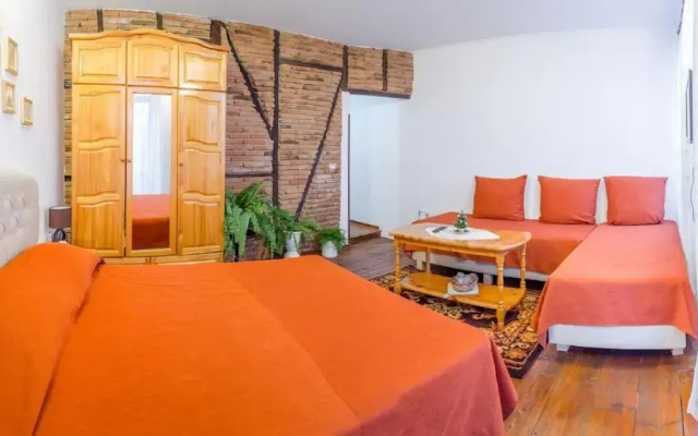 Room-charming Guest Room in Historic Vel