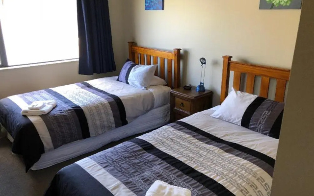 Lawrence Townhouse Accommodation 18A