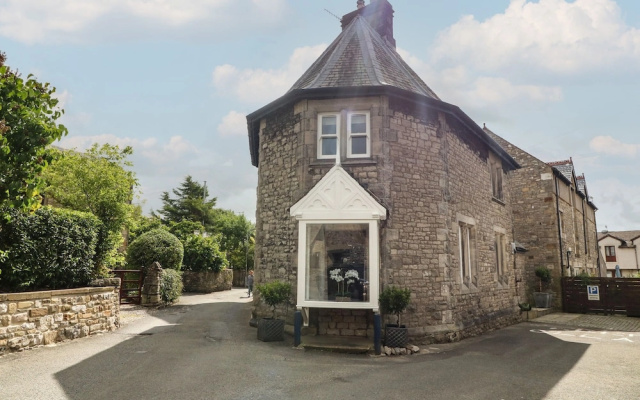 Lonsdale Cottage
