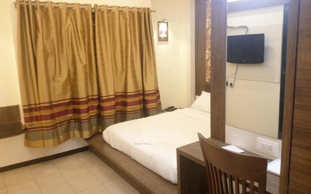 Hotel Pushpak Park