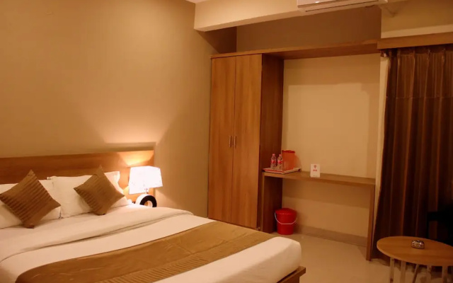 OYO 6447 Samasth Rooms And Suites