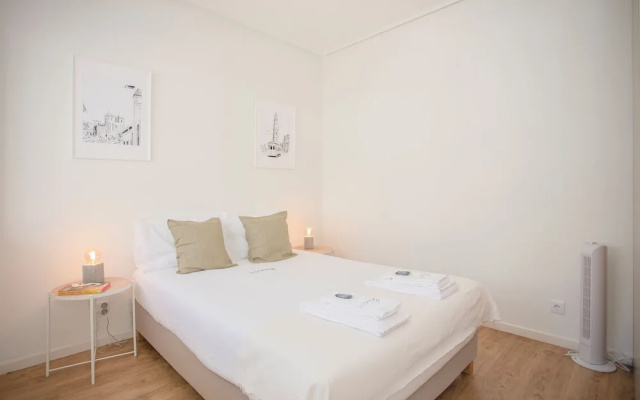 Liiiving - Downtown Balcony Apartment