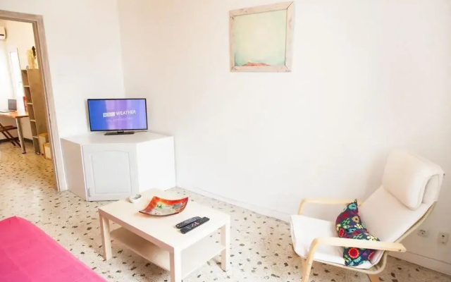 Beautiful Apartment Near KeramikosSubway