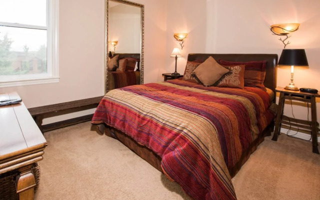 Three Kings Condominiums