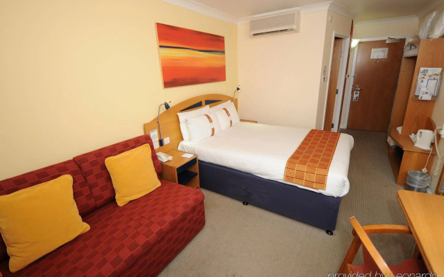 Holiday Inn Express Glasgow Airport by IHG