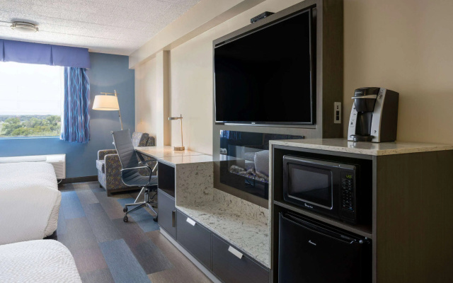 Days Hotel by Wyndham North Bergen NYC Area