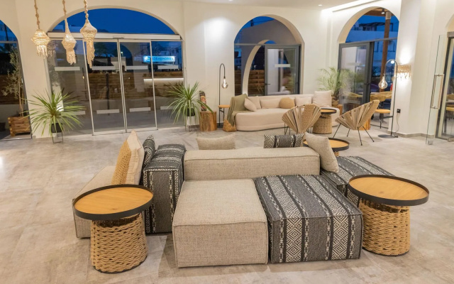 Cabana Blu Hotel & Suites