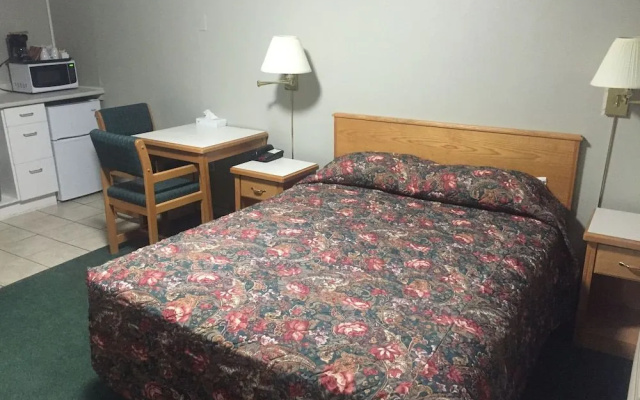 4 Pines Motel