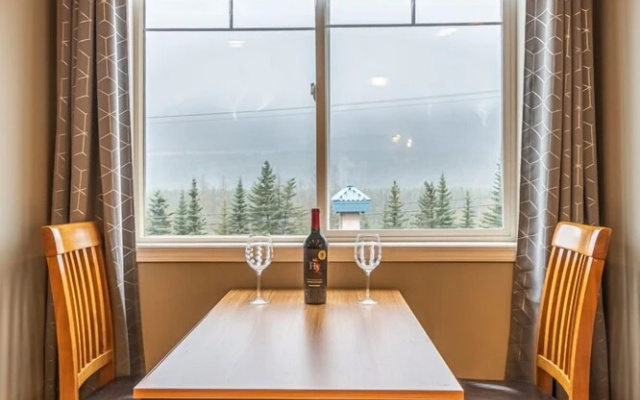 Banff Boundary Lodge-Mountain View Condo