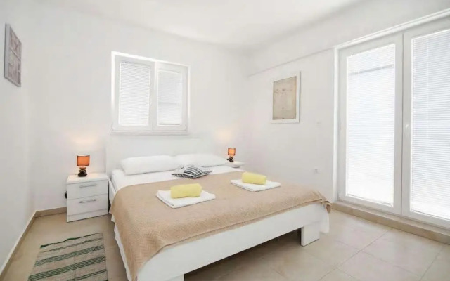 Mimice Bay Apartments