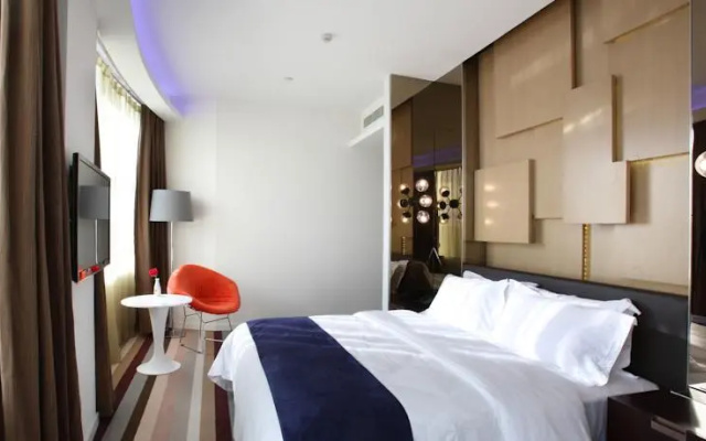 Kinghood Hotel